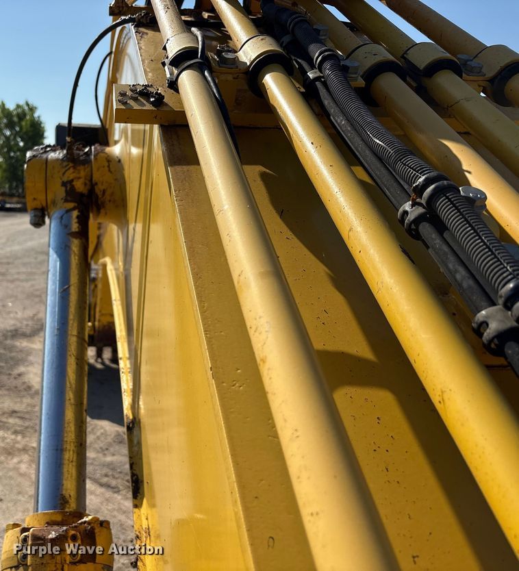 image for item EA7554 2019 Komatsu PC360LCi-11 excavator