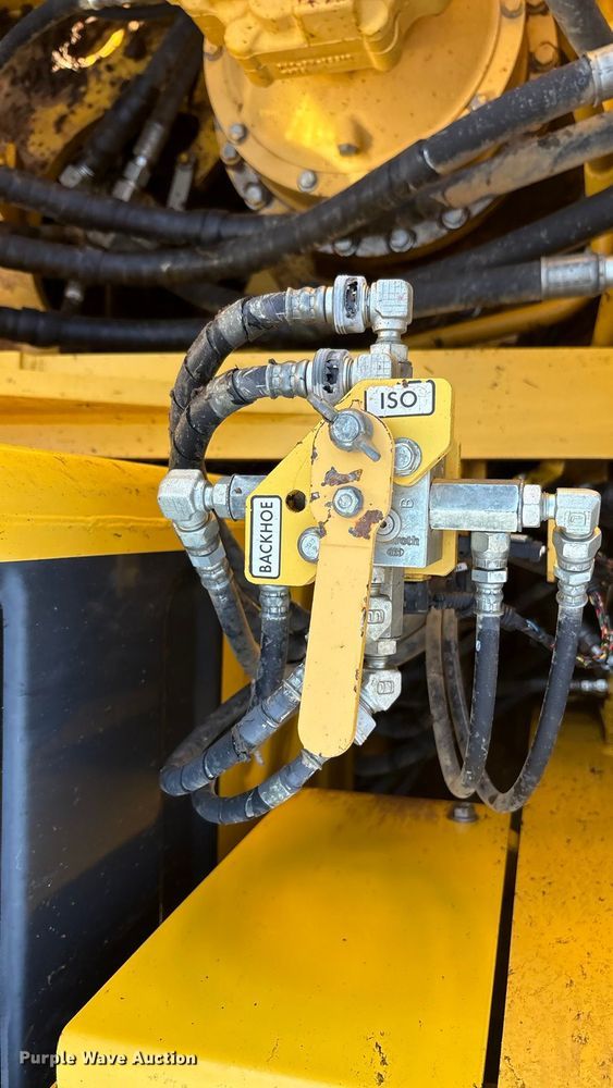 image for item EA7554 2019 Komatsu PC360LCi-11 excavator