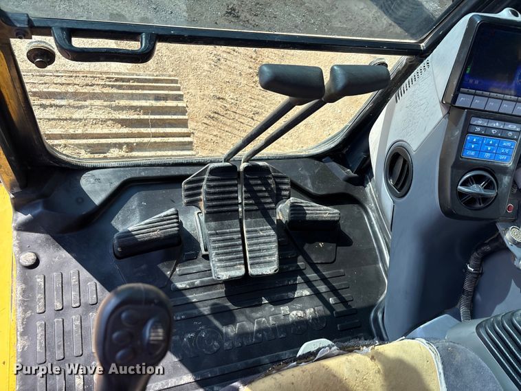 image for item EA7554 2019 Komatsu PC360LCi-11 excavator