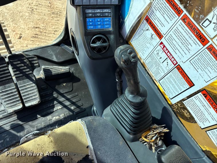 image for item EA7554 2019 Komatsu PC360LCi-11 excavator