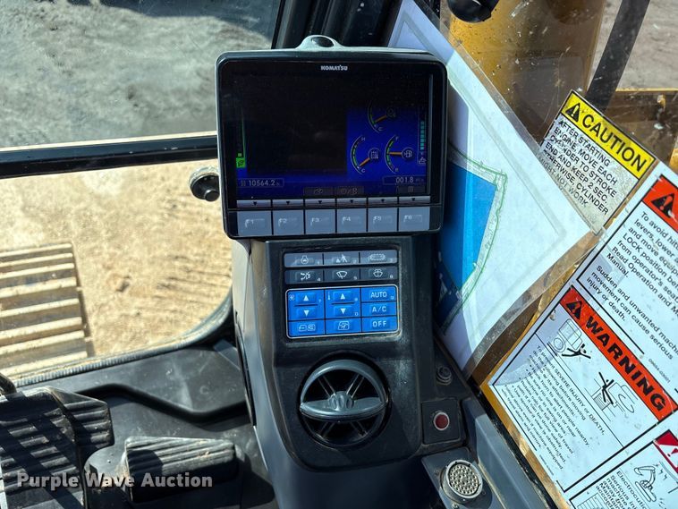 image for item EA7554 2019 Komatsu PC360LCi-11 excavator