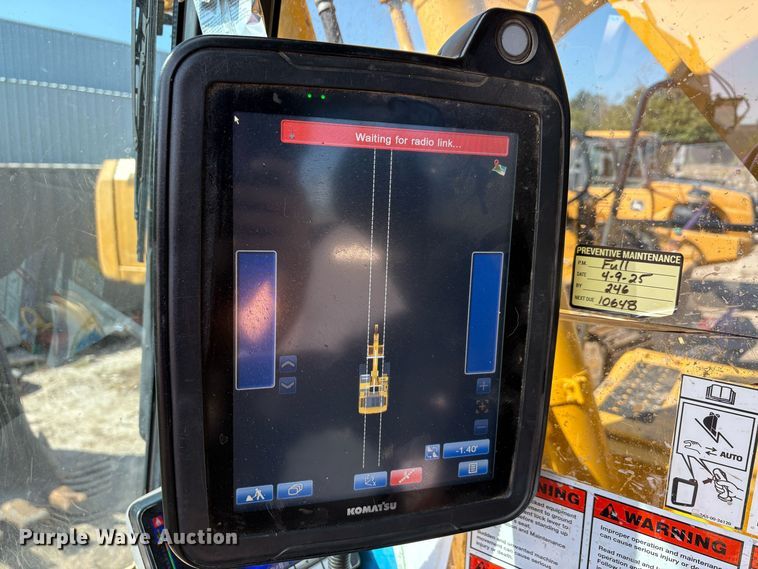 image for item EA7554 2019 Komatsu PC360LCi-11 excavator