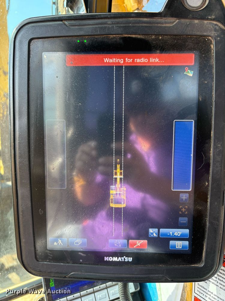 image for item EA7554 2019 Komatsu PC360LCi-11 excavator