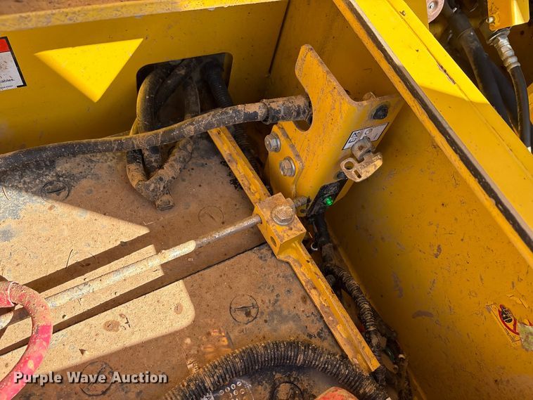 image for item EA7554 2019 Komatsu PC360LCi-11 excavator