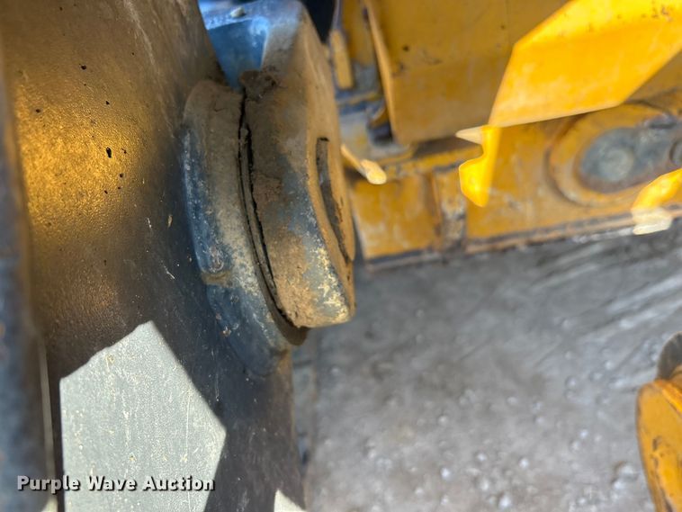 image for item EA7565 2017 John Deere 655K track loader