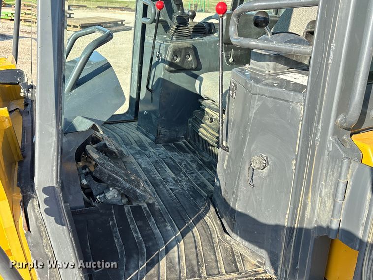 image for item EA7565 2017 John Deere 655K track loader