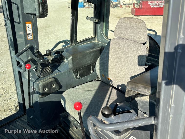 image for item EA7565 2017 John Deere 655K track loader