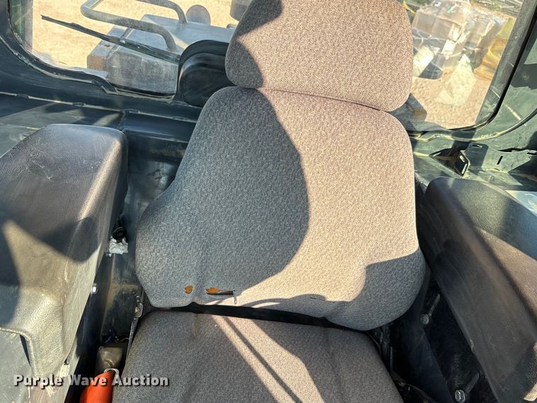 image for item EA7565 2017 John Deere 655K track loader