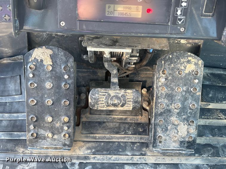 image for item EA7565 2017 John Deere 655K track loader