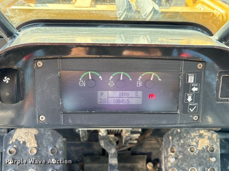 image for item EA7565 2017 John Deere 655K track loader