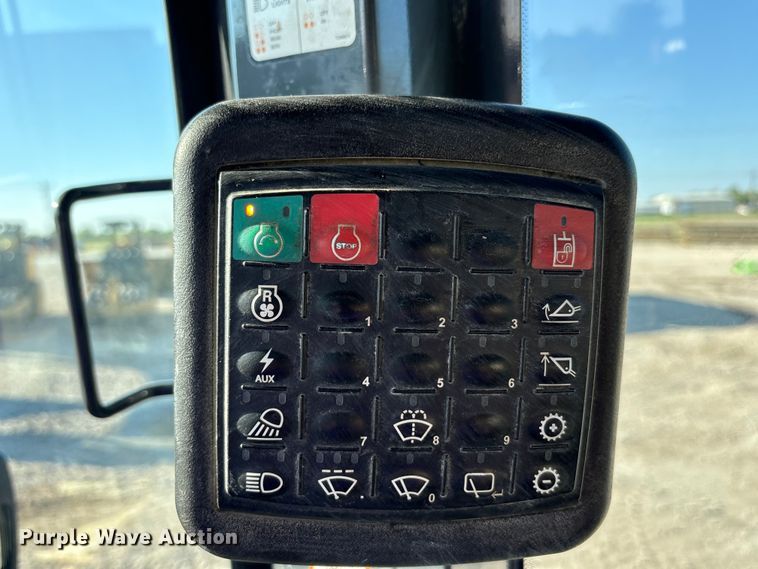 image for item EA7565 2017 John Deere 655K track loader