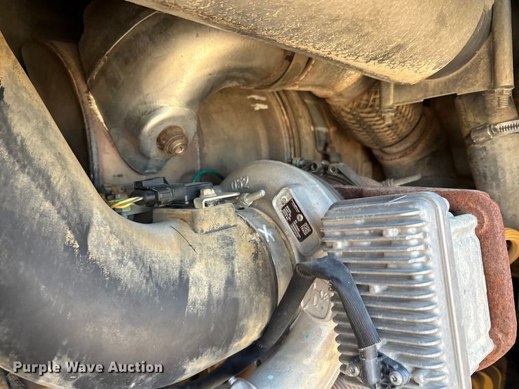 image for item EA7565 2017 John Deere 655K track loader