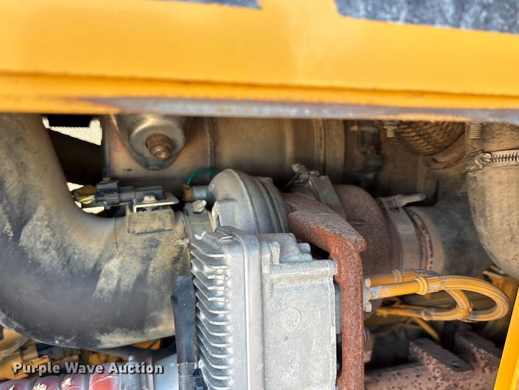 image for item EA7565 2017 John Deere 655K track loader