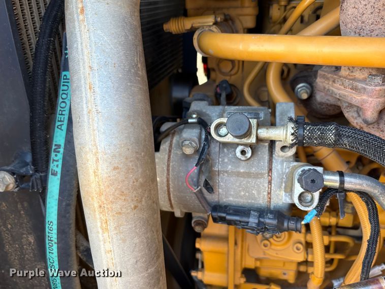 image for item EA7565 2017 John Deere 655K track loader