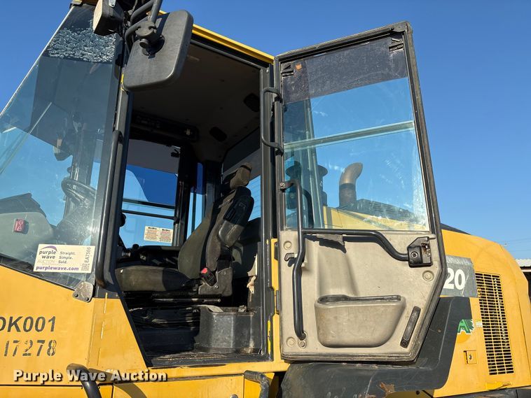 image for item EA7566 2017 Komatsu WA320-8 wheel loader
