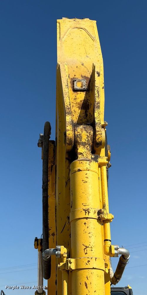 image for item EA7567 2019 Komatsu PC360LC-11 excavator