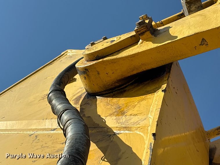 image for item EA7567 2019 Komatsu PC360LC-11 excavator