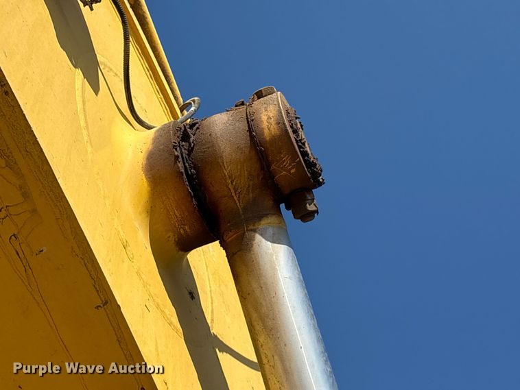 image for item EA7567 2019 Komatsu PC360LC-11 excavator