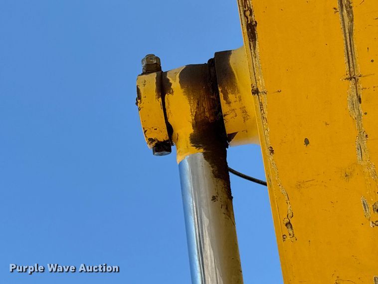 image for item EA7567 2019 Komatsu PC360LC-11 excavator