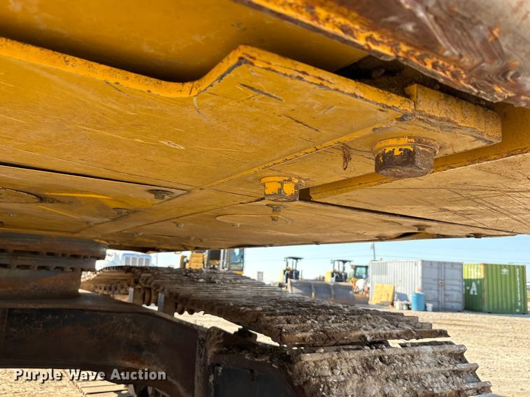 image for item EA7567 2019 Komatsu PC360LC-11 excavator