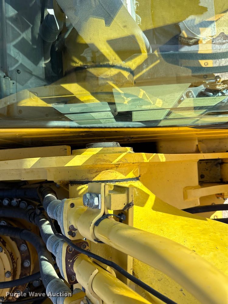 image for item EA7567 2019 Komatsu PC360LC-11 excavator