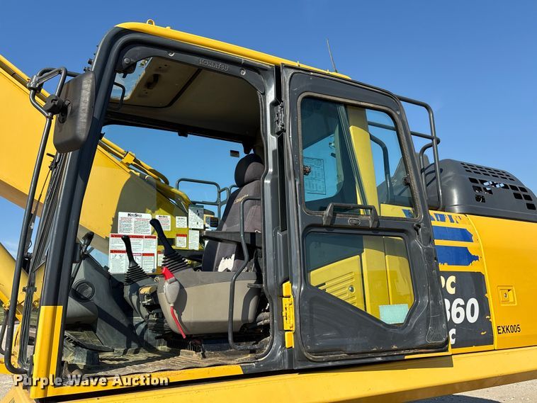 image for item EA7567 2019 Komatsu PC360LC-11 excavator