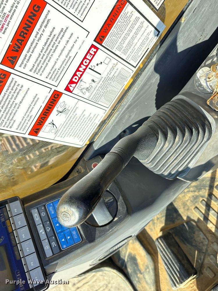 image for item EA7567 2019 Komatsu PC360LC-11 excavator