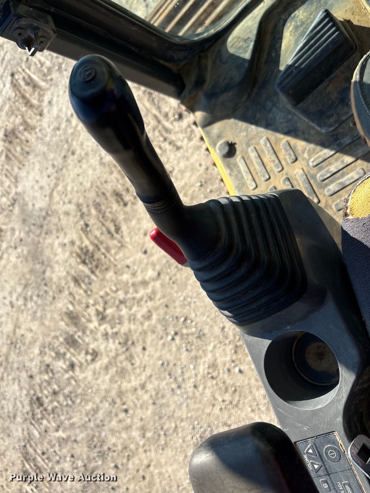 image for item EA7567 2019 Komatsu PC360LC-11 excavator