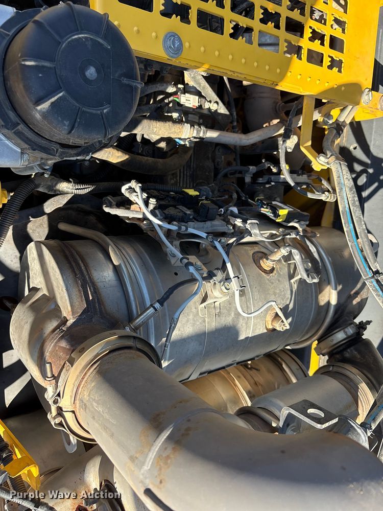 image for item EA7567 2019 Komatsu PC360LC-11 excavator