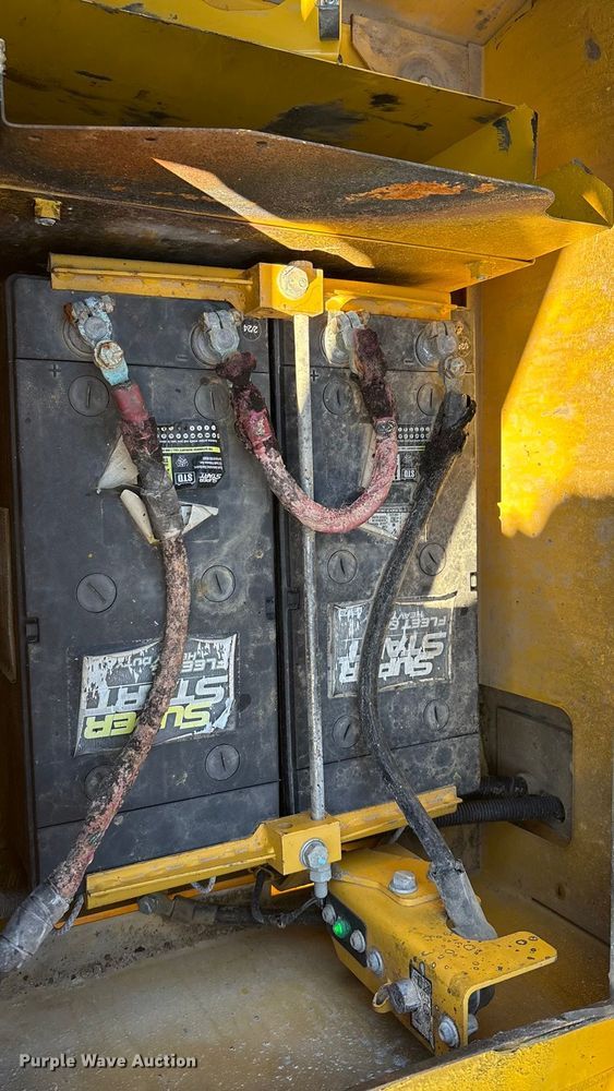 image for item EA7567 2019 Komatsu PC360LC-11 excavator