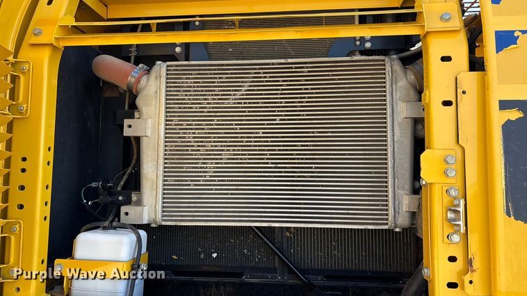 image for item EA7567 2019 Komatsu PC360LC-11 excavator