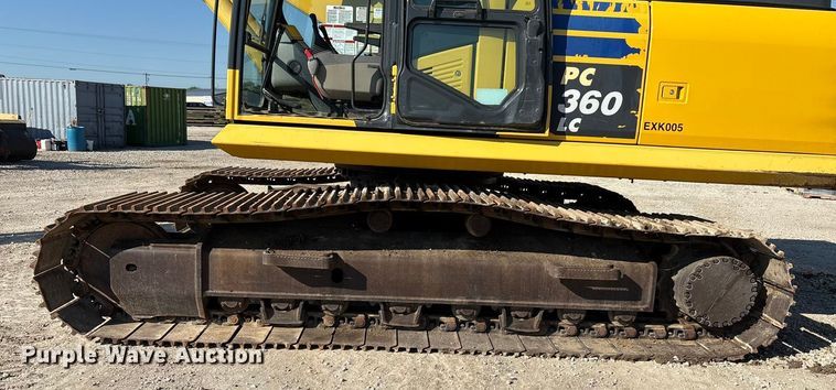 image for item EA7567 2019 Komatsu PC360LC-11 excavator