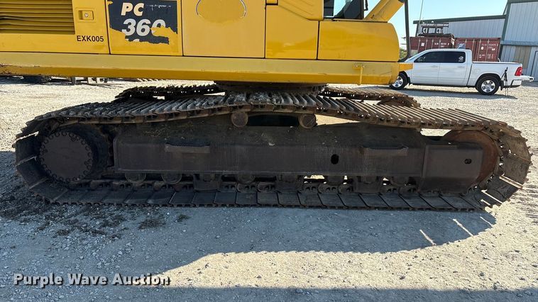 image for item EA7567 2019 Komatsu PC360LC-11 excavator