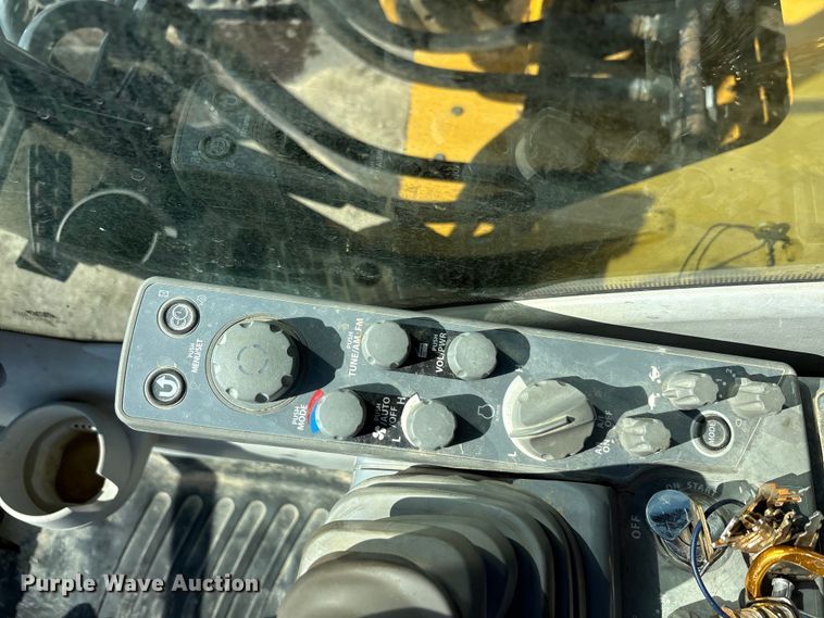 image for item EA7568 2017 John Deere 350G LC excavator