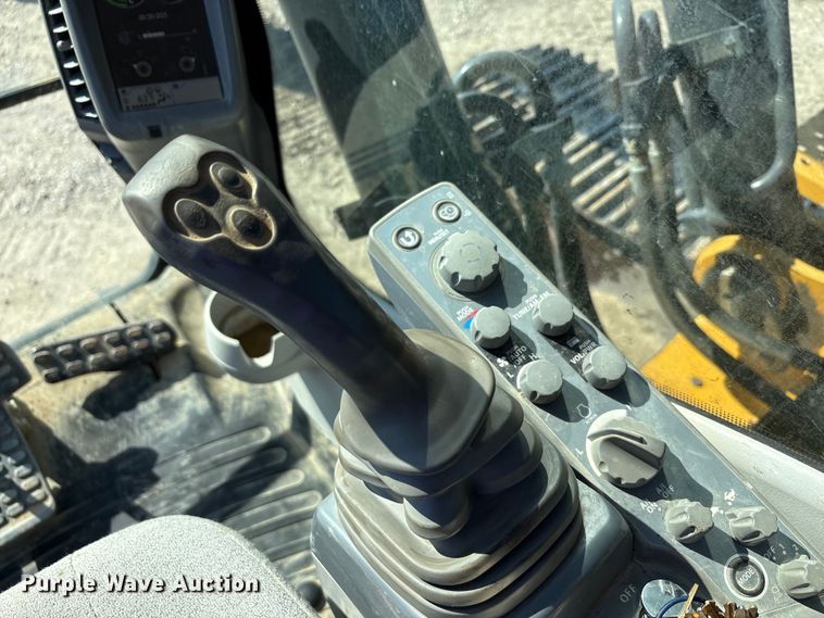 image for item EA7568 2017 John Deere 350G LC excavator