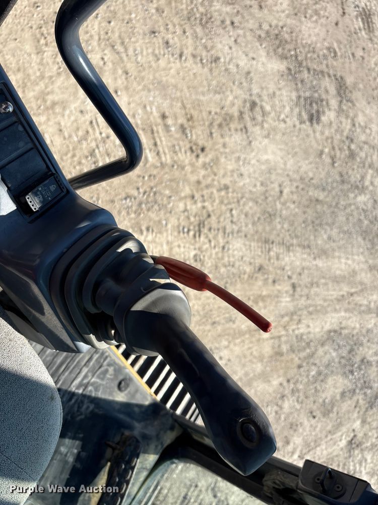 image for item EA7568 2017 John Deere 350G LC excavator