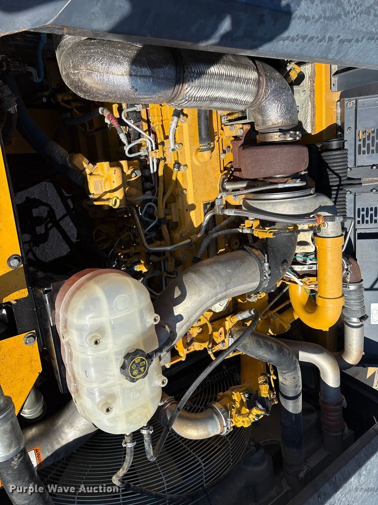 image for item EA7568 2017 John Deere 350G LC excavator