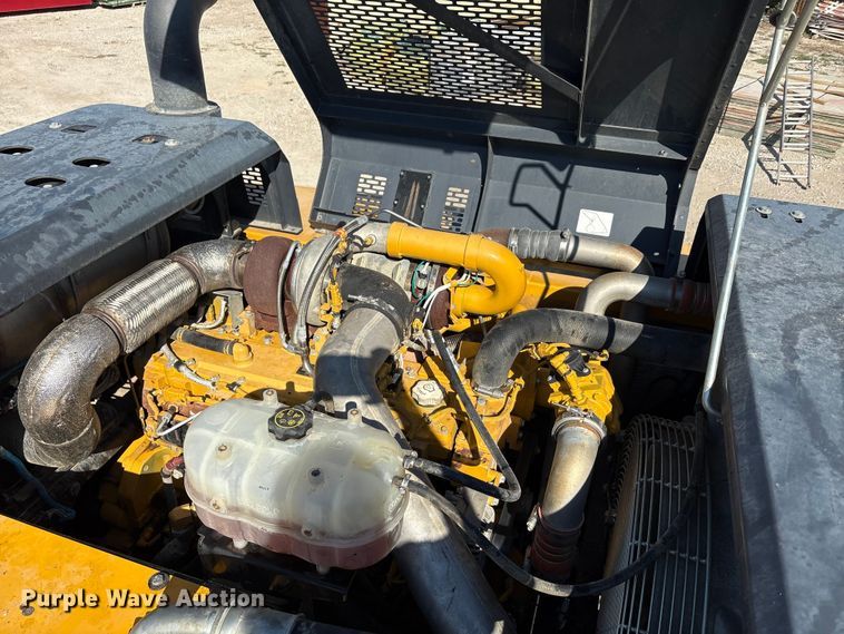 image for item EA7568 2017 John Deere 350G LC excavator