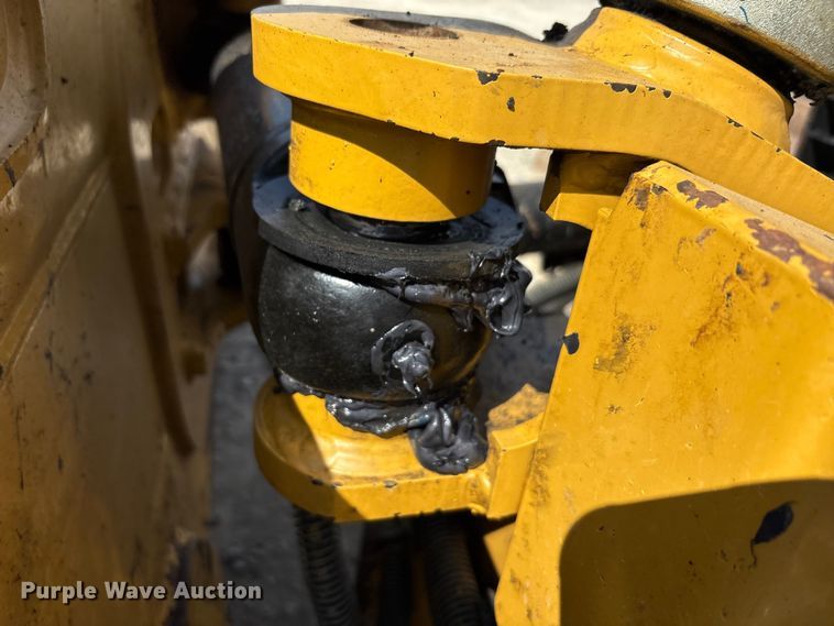 image for item EA7569 2019 Caterpillar D5K2 LGP dozer