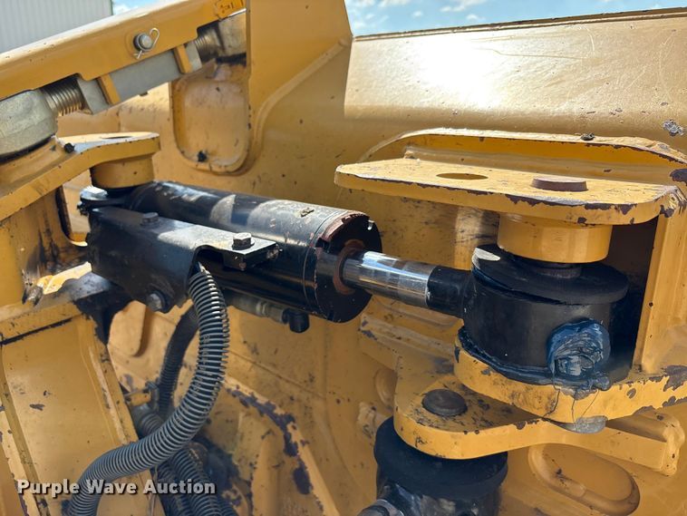 image for item EA7569 2019 Caterpillar D5K2 LGP dozer