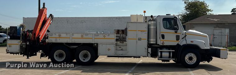 image for item EA7570 2016 Freightliner 114SD crane truck