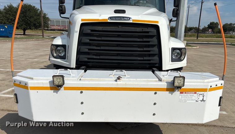 image for item EA7570 2016 Freightliner 114SD crane truck