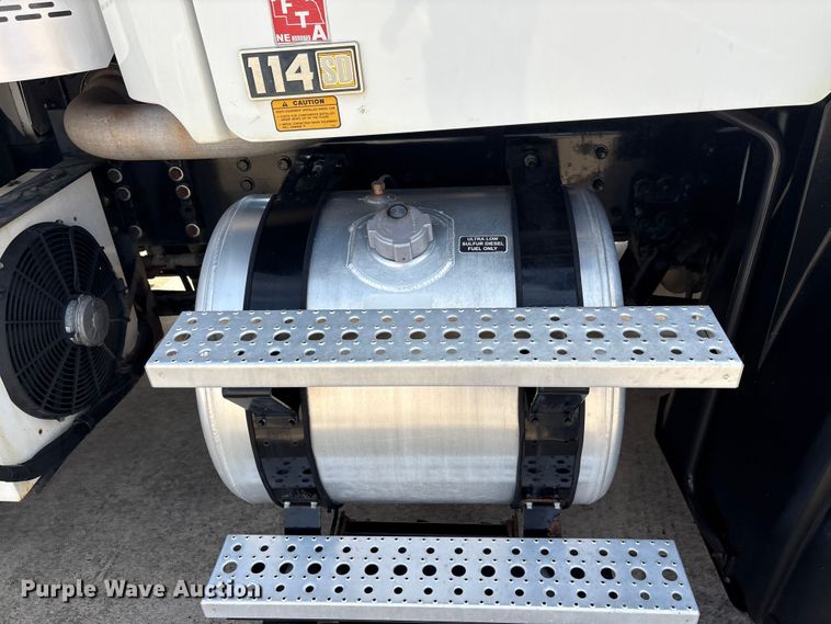 image for item EA7570 2016 Freightliner 114SD crane truck