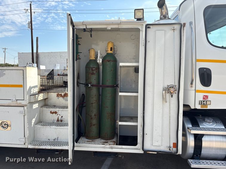 image for item EA7570 2016 Freightliner 114SD crane truck