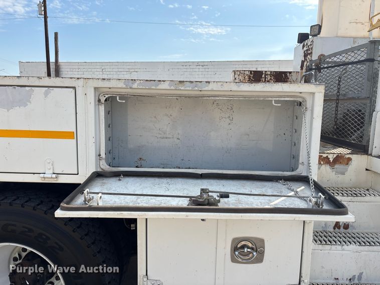 image for item EA7570 2016 Freightliner 114SD crane truck