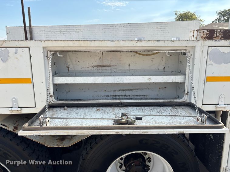 image for item EA7570 2016 Freightliner 114SD crane truck