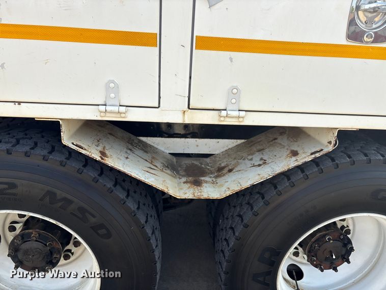 image for item EA7570 2016 Freightliner 114SD crane truck