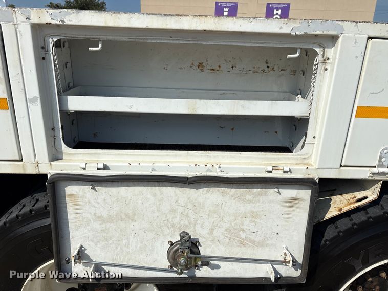 image for item EA7570 2016 Freightliner 114SD crane truck