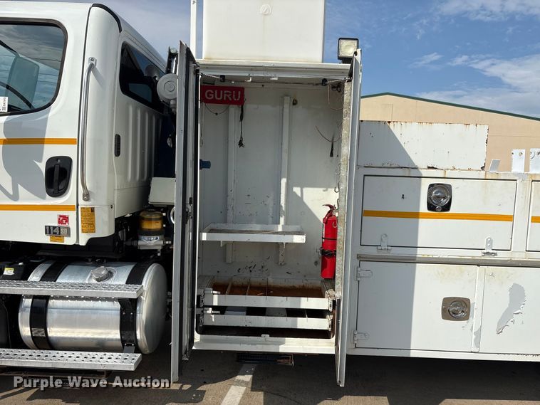 image for item EA7570 2016 Freightliner 114SD crane truck