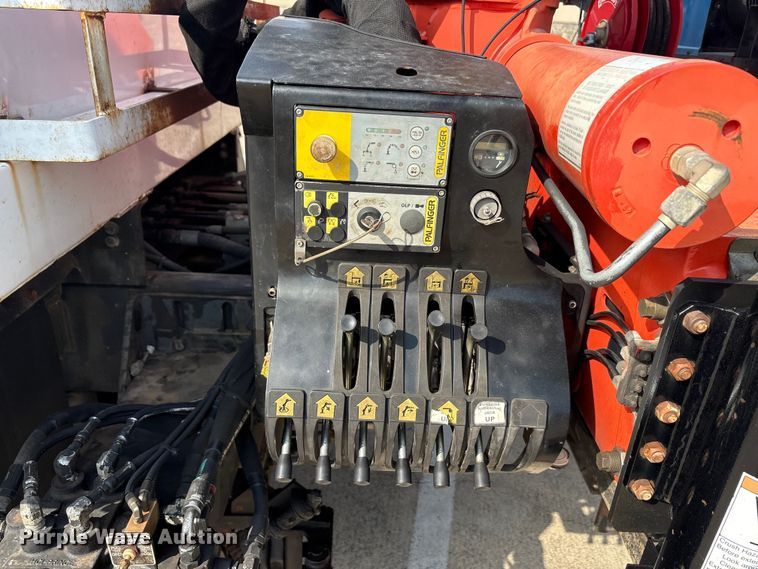 image for item EA7570 2016 Freightliner 114SD crane truck